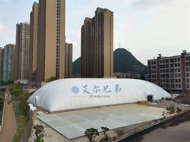 充氣膜建筑十分適合建氣膜體育館